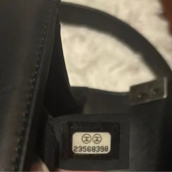 Chanel Medium boy Bag - Picture 6 of 16